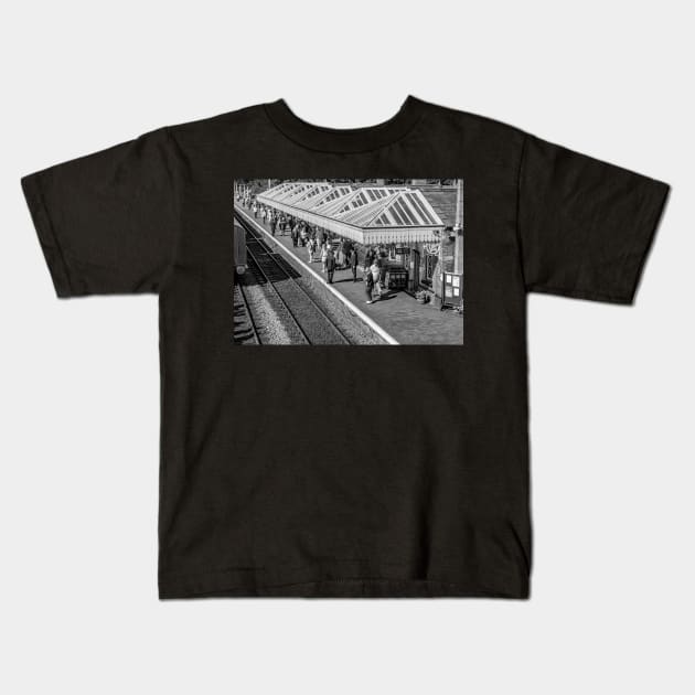 Sheringham train station, Norfolk Kids T-Shirt by yackers1